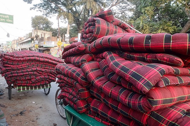 Quilts Distribution at Joyvoga Yateemkhana (WR-2022-04)